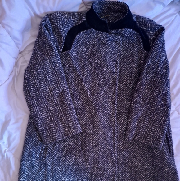 Women's Herringbone Tweed Coat - Black and Gray - Picture 7 of 13